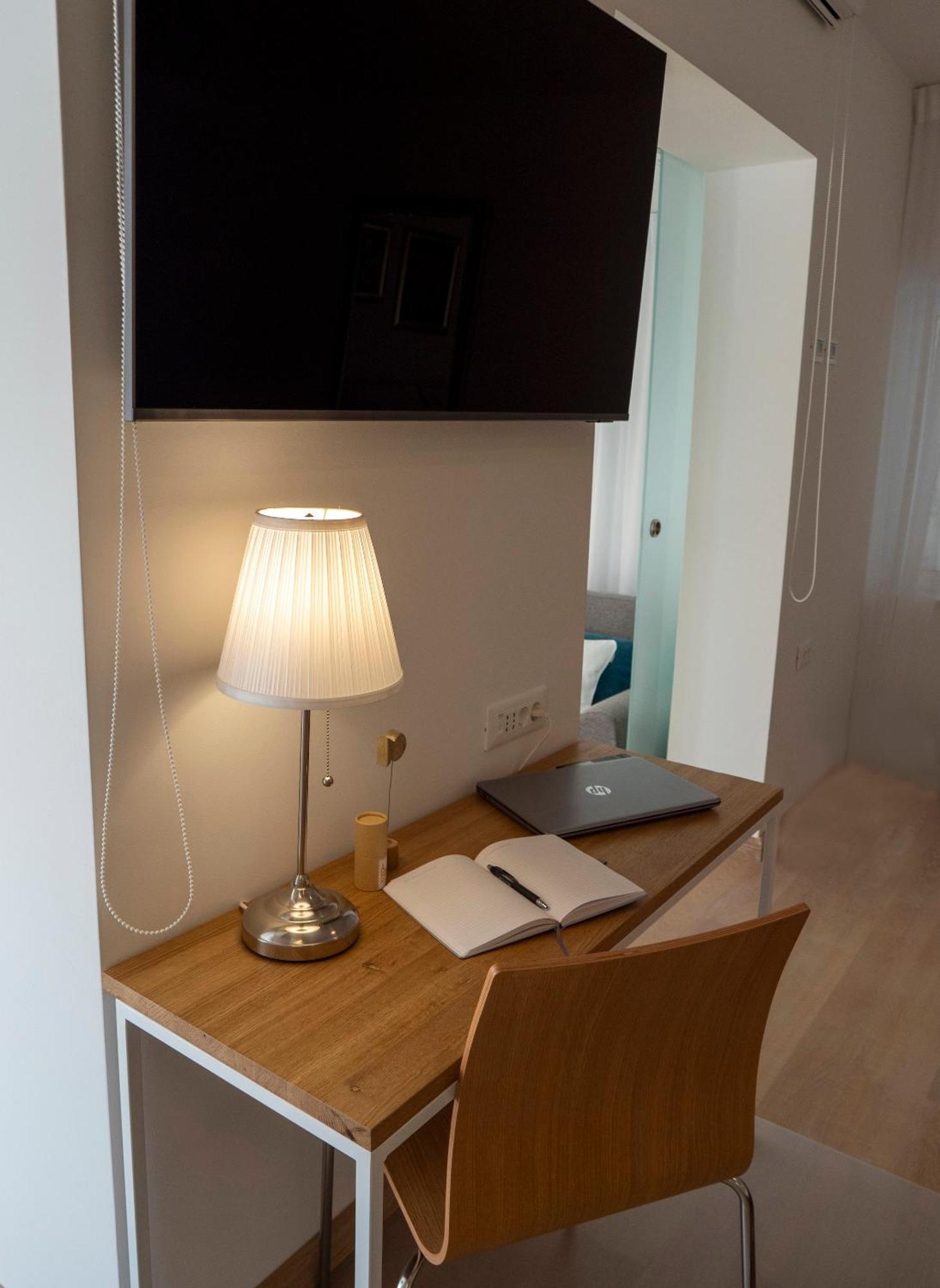 Appartement Haus Helga à Rab Town Extérieur photo